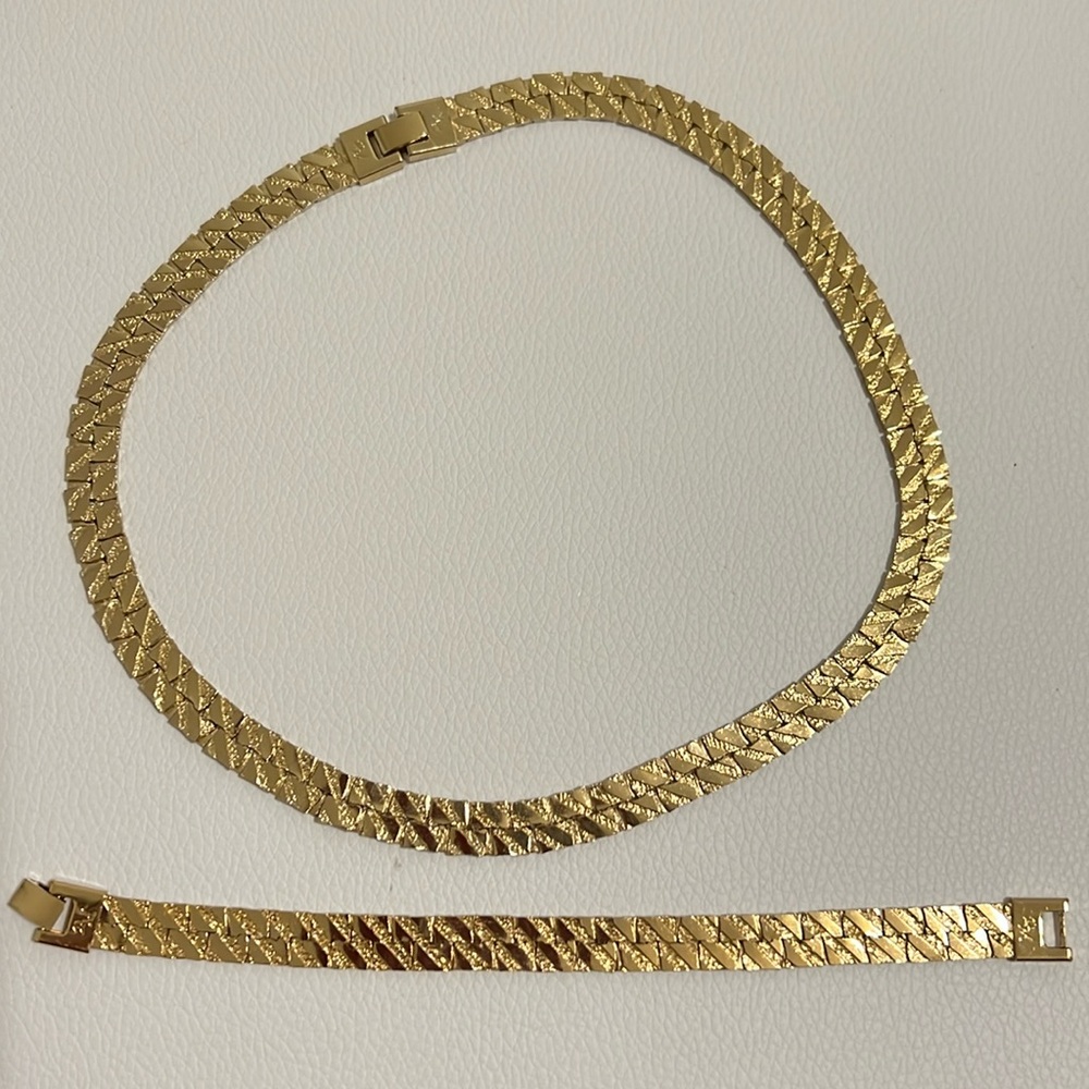 DM Signed Goldtone Chain Necklace 18” with matching Bracelet 7”